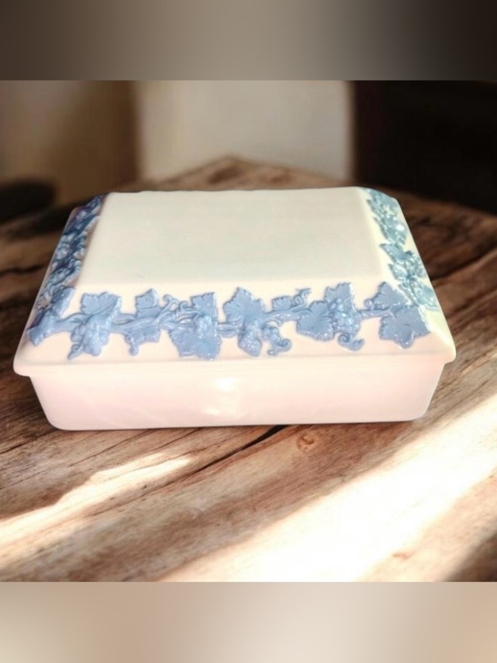 Vtg Wedgwood Etruria Barlaston Embossed Trinket Box Turquoise/White Queen’s Ware